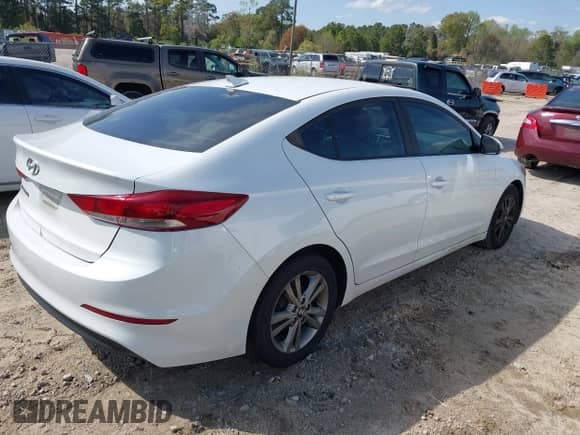 2017 Hyundai Elantra SE z VIN 5NPD84LF8HH058910, wystawiony jako IAAI lot #41938024 z przebiegiem 85 628 mil mil oraz . Historia ofert i sprzedaży dostępna na DreamBid. Obrazek 4.