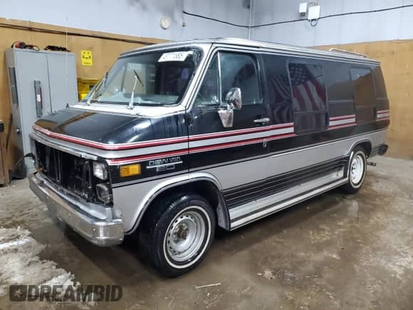 1984 Chevrolet Chevy Van with VIN 1GBEG25HXE7178870, listed as a Copart auction lot 49771585 with 72,106 mi miles and Clean title. Bid and sale history available at DreamBid. Image 1.