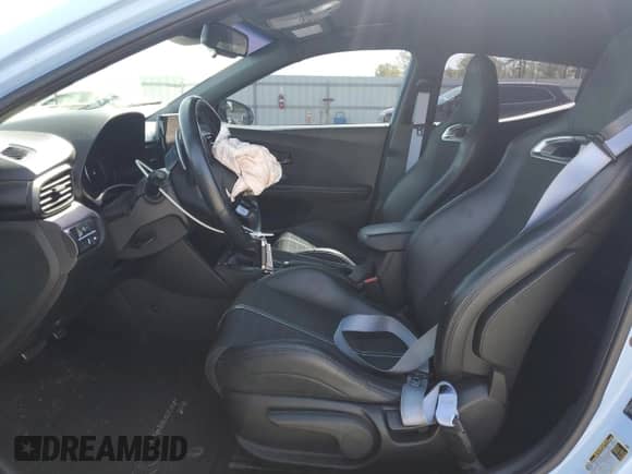 2021 Hyundai Veloster z VIN KMHT36AH2MU009000, wystawiony jako Copart lot #51254095 z przebiegiem 77 268 mil mil oraz Szkoda całkowita • Salvage title. Historia ofert i sprzedaży dostępna na DreamBid. Obrazek 7.