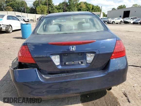 2007 Honda Accord LX SE z VIN 1HGCM56337A096289, wystawiony jako Copart lot #71871945 z przebiegiem Nie podano mil oraz Szkoda całkowita • Salvage title. Historia ofert i sprzedaży dostępna na DreamBid. Obrazek 6.