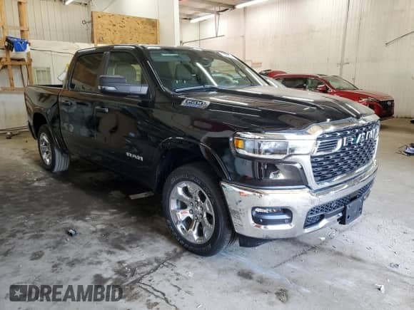 2025 Ram 1500 Big Horn z VIN 1C6RRFFG3SN658588, wystawiony jako Copart lot #70288265 z przebiegiem 4 452 mil mil oraz Szkoda całkowita • Salvage title. Historia ofert i sprzedaży dostępna na DreamBid. Obrazek 4.