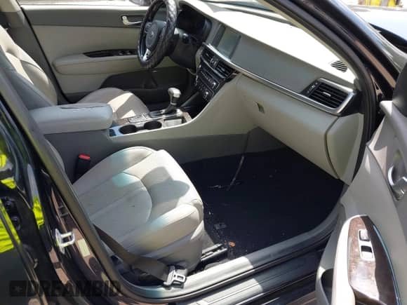 2016 Kia Optima EX z VIN 5XXGU4L34GG053308, wystawiony jako IAAI lot #42446166 z przebiegiem 127 971 mil mil oraz . Historia ofert i sprzedaży dostępna na DreamBid. Obrazek 5.