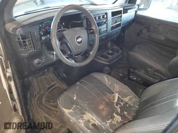 2008 Chevrolet Express Cargo with VIN 1GCFG15X281124438, listed as a Copart auction lot 42268255 with 250,967 mi miles and Clean title. Bid and sale history available at DreamBid. Image 8.