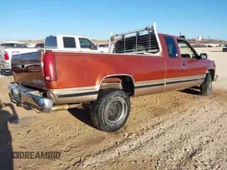 1998 Chevrolet Silverado 2500 z VIN 1GCGC29R8WE201711, wystawiony jako IAAI lot #41260361 z przebiegiem 245 744 mil mil oraz . Historia ofert i sprzedaży dostępna na DreamBid. Obrazek 4.