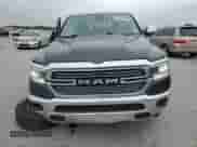 2019 Ram 1500 Laramie z VIN 1C6SRFDT4KN806409, wystawiony jako Copart lot #53093985 z przebiegiem 119 184 mil mil oraz Szkoda całkowita • Salvage title. Historia ofert i sprzedaży dostępna na DreamBid. Obrazek 5.