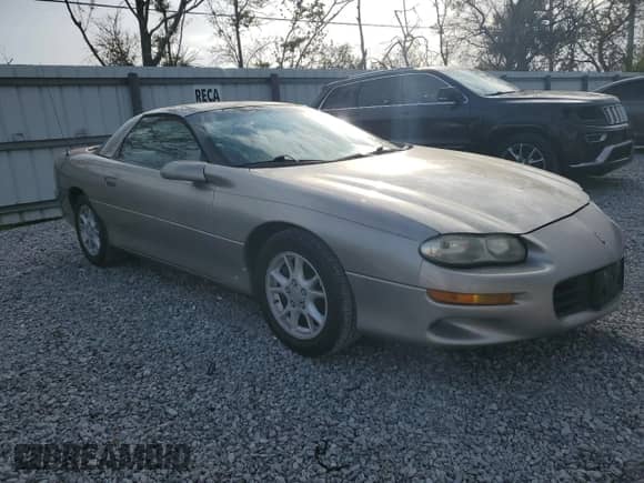 2000 Chevrolet Camaro z VIN 2G1FP22K3Y2175409, wystawiony jako Copart lot #87625535 z przebiegiem 122 301 mil mil oraz Czysty tytuł • Clean title. Historia ofert i sprzedaży dostępna na DreamBid. Obrazek 4.