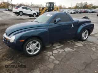 2005 Chevrolet SSR LS z VIN 1GCES14H55B117798, wystawiony jako Copart lot #77615954 z przebiegiem 63 383 mil mil oraz Szkoda całkowita • Salvage title. Historia ofert i sprzedaży dostępna na DreamBid. Obrazek 1.