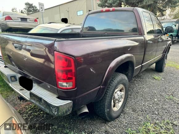 2005 Dodge 2500 SLT z VIN 3D7KS28C95G786967, wystawiony jako Copart lot #80415275 z przebiegiem 267 394 mil mil oraz Czysty tytuł • Clean title. Historia ofert i sprzedaży dostępna na DreamBid. Obrazek 4.