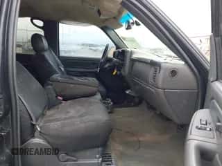 2003 Chevrolet Silverado 2500HD LT z VIN 1GCHK231X3F253969, wystawiony jako IAAI lot #43301114 z przebiegiem 387 073 mil mil oraz . Historia ofert i sprzedaży dostępna na DreamBid. Obrazek 5.