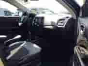2019 Jeep Compass Altitude z VIN 3C4NJCBB3KT637375, wystawiony jako IAAI lot #42408775 z przebiegiem 114 977 mil mil oraz . Historia ofert i sprzedaży dostępna na DreamBid. Obrazek 5.