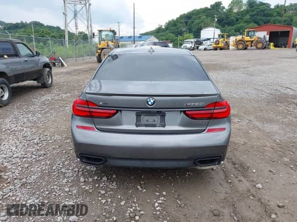 2016 BMW 7 Series 750i xDrive with VIN WBA7F2C58GG415114, listed as a IAAI auction lot 42627693 with 87,908 mi miles and . Bid and sale history available at DreamBid. Image 17.