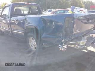 2000 Chevrolet Silverado 1500 LS z VIN 1GCEC14T3YE106948, wystawiony jako IAAI lot #43259616 z przebiegiem 272 251 mil mil oraz . Historia ofert i sprzedaży dostępna na DreamBid. Obrazek 6.