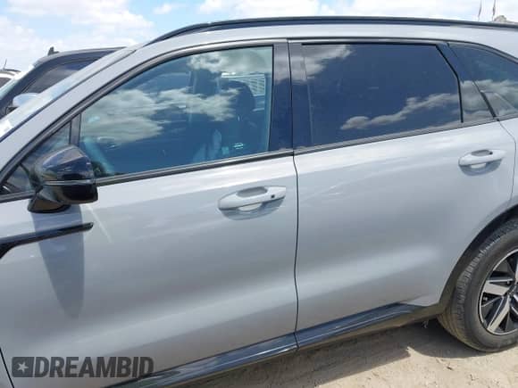 2022 Kia Sorento EX with VIN 5XYRH4LF9NG145613, listed as a IAAI auction lot 42591401 with 31,166 mi miles and . Bid and sale history available at DreamBid. Image 14.