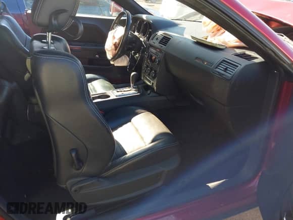 2009 Dodge Challenger R/T z VIN 2B3LJ54T09H636200, wystawiony jako IAAI lot #43081817 z przebiegiem 131 355 mil mil oraz . Historia ofert i sprzedaży dostępna na DreamBid. Obrazek 5.