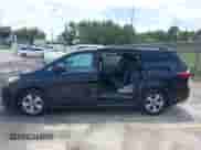 2019 Toyota Sienna LE Auto Access Seat z VIN 5TDKZ3DC5KS016148, wystawiony jako IAAI lot #43114678 z przebiegiem 259 719 mil mil oraz . Historia ofert i sprzedaży dostępna na DreamBid. Obrazek 6.