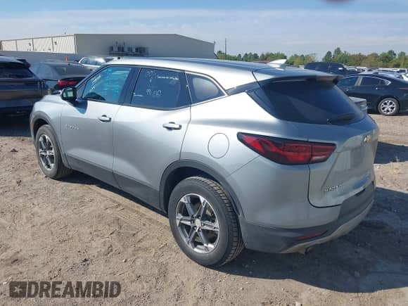 2023 Chevrolet Blazer LT z VIN 3GNKBHR43PS181967, wystawiony jako IAAI lot #43473680 z przebiegiem 104 212 mil mil oraz . Historia ofert i sprzedaży dostępna na DreamBid. Obrazek 3.