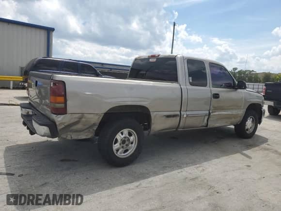 2000 GMC Sierra 1500 SLE with VIN 2GTEC19T3Y1269898, listed as a Copart auction lot 70453945 with 418,841 mi miles and Salvage title. Bid and sale history available at DreamBid. Image 3.