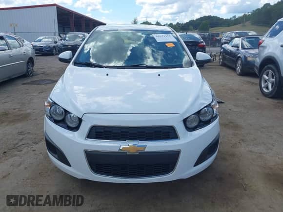 2016 Chevrolet Sonic LT z VIN 1G1JC5SH1G4103869, wystawiony jako IAAI lot #42971155 z przebiegiem 139 107 mil mil oraz . Historia ofert i sprzedaży dostępna na DreamBid. Obrazek 12.