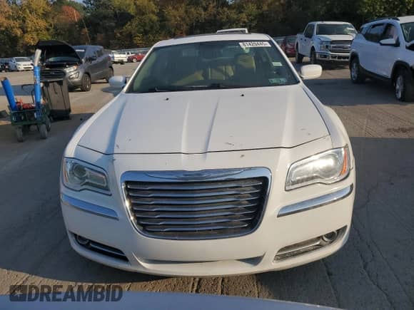 2013 Chrysler 300 с VIN 2C3CCAAG6DH527391, выставлен на аукционе Copart как лот 81420445 с пробегом Не указан миль и Чистый • Clean title. История ставок и продаж доступна на DreamBid. Изображение 5.