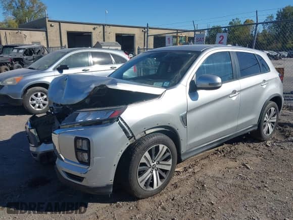 2022 Mitsubishi Outlander ES z VIN JA4ARUAU7NU008352, wystawiony jako IAAI lot #43356398 z przebiegiem 60 687 mil mil oraz . Historia ofert i sprzedaży dostępna na DreamBid. Obrazek 2.