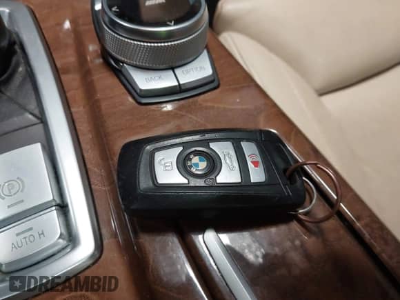 2013 BMW 5 Series 550i с VIN WBAFR9C57DDX80070, выставлен на аукционе IAAI как лот 42321448 с пробегом 242 799 миль миль и . История ставок и продаж доступна на DreamBid. Изображение 11.