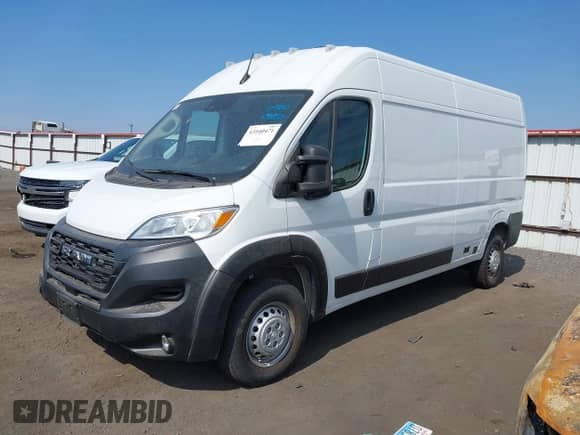 2025 Ram ProMaster Cargo Tradesman с VIN 3C6LRVDGXSE519338, выставлен на аукционе IAAI как лот 43160471 с пробегом 13 477 миль миль и . История ставок и продаж доступна на DreamBid. Изображение 2.