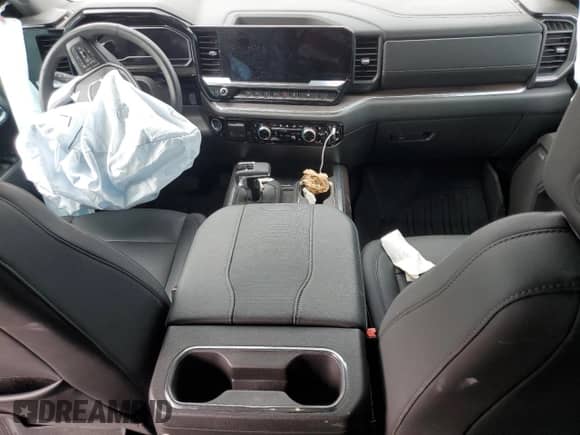 2025 GMC Sierra 1500 SLT with VIN 3GTUUDED8SG191318, listed as a Copart auction lot 82421985 with 4,487 mi miles and Salvage title. Bid and sale history available at DreamBid. Image 8.