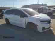 2025 Honda Odyssey Sport-L z VIN 5FNRL6H75SB007548, wystawiony jako Copart lot #84157945 z przebiegiem 23 280 mil mil oraz Szkoda całkowita • Salvage title. Historia ofert i sprzedaży dostępna na DreamBid. Obrazek 4.