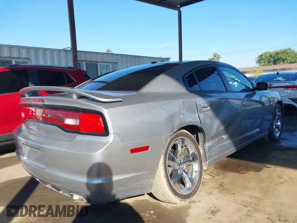 2013 Dodge Charger SXT с VIN 2C3CDXHG0DH725745, выставлен на аукционе IAAI как лот 43466038 с пробегом 105 591 миль миль и . История ставок и продаж доступна на DreamBid. Изображение 4.