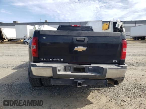 2011 Chevrolet Silverado 3500HD DRW LTZ z VIN 1GC4K1C84BF142158, wystawiony jako Copart lot #63327655 z przebiegiem 182 069 mil mil oraz Szkoda całkowita • Salvage title. Historia ofert i sprzedaży dostępna na DreamBid. Obrazek 6.