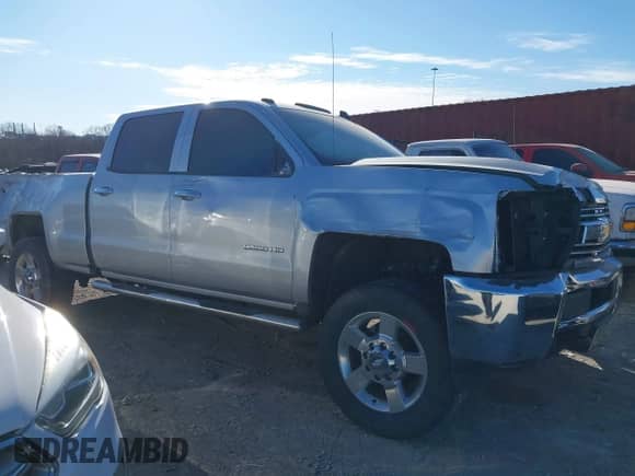 2017 Chevrolet Silverado 2500HD Work Truck z VIN 1GC1KUEG5HF122776, wystawiony jako IAAI lot #41386927 z przebiegiem 55 682 mil mil oraz . Historia ofert i sprzedaży dostępna na DreamBid. Obrazek 13.