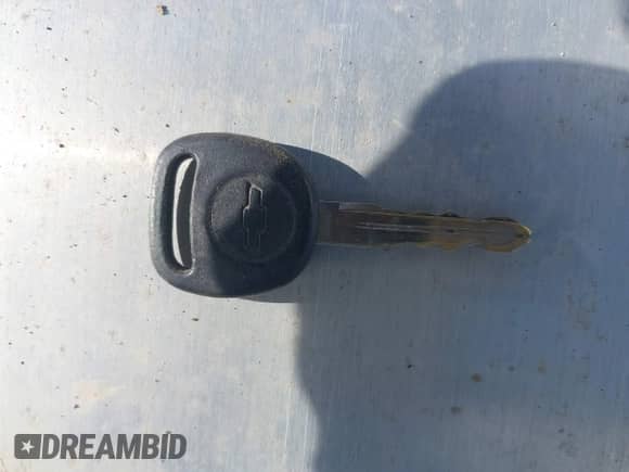 2000 Chevrolet Silverado 1500 LS z VIN 1GCEC14VXYE110223, wystawiony jako IAAI lot #43329463 z przebiegiem 110 645 mil mil oraz . Historia ofert i sprzedaży dostępna na DreamBid. Obrazek 11.