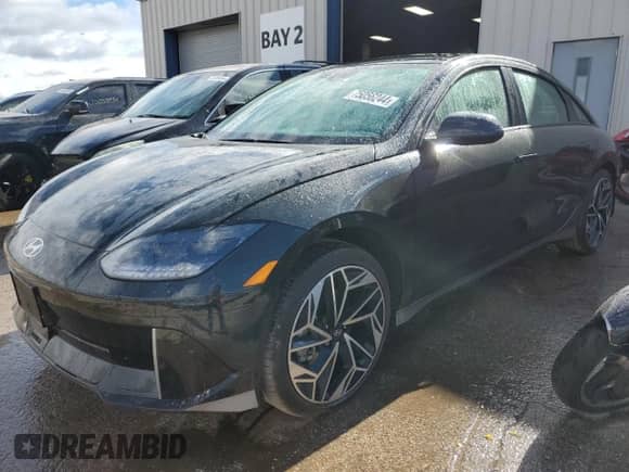 2024 Hyundai Ioniq 6 SEL с VIN KMHM34AC7RA057243, выставлен на аукционе Copart как лот 75056244 с пробегом 3 946 миль миль и Списание • Salvage title. История ставок и продаж доступна на DreamBid. Изображение 1.