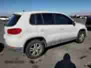 2013 Volkswagen Tiguan SE z VIN WVGAV3AX4DW599521, wystawiony jako Copart lot #49284325 z przebiegiem 123 430 mil mil oraz Czysty tytuł • Clean title. Historia ofert i sprzedaży dostępna na DreamBid. Obrazek 3.