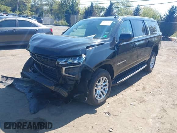 2023 Chevrolet Suburban LS z VIN 1GNSKBKD3PR165715, wystawiony jako IAAI lot #43253479 z przebiegiem 132 431 mil mil oraz . Historia ofert i sprzedaży dostępna na DreamBid. Obrazek 17.