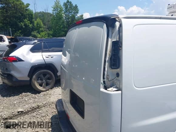 2019 Chevrolet Express Cargo z VIN 1GCWGAFP0K1351293, wystawiony jako IAAI lot #42499545 z przebiegiem Nie podano mil oraz . Historia ofert i sprzedaży dostępna na DreamBid. Obrazek 15.