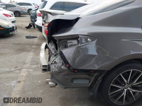 2021 Toyota Camry SE Nightshade z VIN 4T1G11AK8MU536707, wystawiony jako IAAI lot #43329430 z przebiegiem 61 408 mil mil oraz . Historia ofert i sprzedaży dostępna na DreamBid. Obrazek 6.