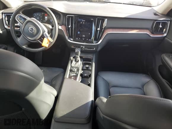 2021 Volvo S60 Momentum z VIN 7JR102TZ1MG123976, wystawiony jako Copart lot #82147935 z przebiegiem 25 842 mil mil oraz Szkoda całkowita • Salvage title. Historia ofert i sprzedaży dostępna na DreamBid. Obrazek 8.