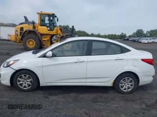 2014 Hyundai Accent GLS z VIN KMHCT4AE8EU612349, wystawiony jako IAAI lot #43336595 z przebiegiem 123 884 mil mil oraz . Historia ofert i sprzedaży dostępna na DreamBid. Obrazek 6.