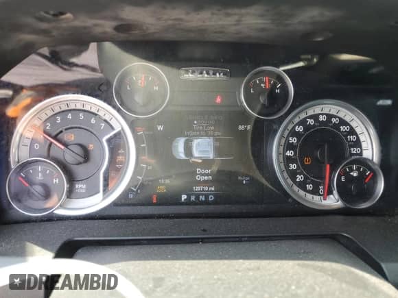 2015 Ram 1500 Lone Star z VIN 1C6RR7LT0FS786379, wystawiony jako Copart lot #59999475 z przebiegiem 120 710 mil mil oraz Szkoda całkowita • Salvage title. Historia ofert i sprzedaży dostępna na DreamBid. Obrazek 9.