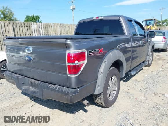 2010 Ford F-150 XL z VIN 1FTEX1CW4AKA38473, wystawiony jako IAAI lot #42717562 z przebiegiem 270 550 mil mil oraz . Historia ofert i sprzedaży dostępna na DreamBid. Obrazek 4.