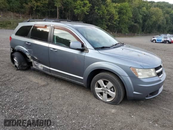 2010 Dodge Journey SXT with VIN 3D4PG5FV7AT117950, listed as a Copart auction lot 82028075 with 65,015 mi miles and Salvage title. Bid and sale history available at DreamBid. Image 4.