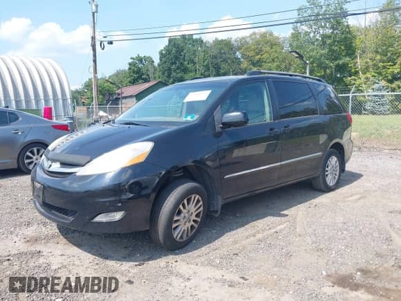 2008 Toyota Sienna XLE z VIN 5TDBK22C98S011075, wystawiony jako IAAI lot #43018734 z przebiegiem 204 500 mil mil oraz . Historia ofert i sprzedaży dostępna na DreamBid. Obrazek 2.