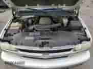 2003 Chevrolet Suburban LT z VIN 3GNFK16Z23G285145, wystawiony jako Copart lot #68668324 z przebiegiem 286 805 mil mil oraz Szkoda całkowita • Salvage title. Historia ofert i sprzedaży dostępna na DreamBid. Obrazek 13.