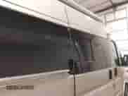 2017 Ram ProMaster Cargo z VIN 3C6URVJG2HE533929, wystawiony jako IAAI lot #41336845 z przebiegiem 17 152 mil mil oraz . Historia ofert i sprzedaży dostępna na DreamBid. Obrazek 18.