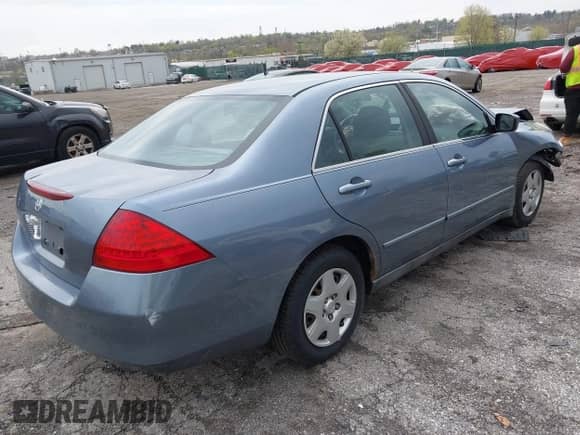 2007 Honda Accord LX with VIN 1HGCM56427A040563, listed as a IAAI auction lot 42041988 with 138,117 mi miles and . Bid and sale history available at DreamBid. Image 4.