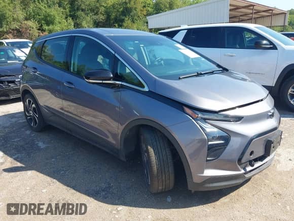 2023 Chevrolet Bolt EV 2LT z VIN 1G1FX6S03P4181953, wystawiony jako IAAI lot #43120257 z przebiegiem 72 923 mil mil oraz . Historia ofert i sprzedaży dostępna na DreamBid. Obrazek 1.