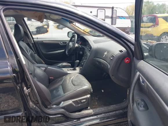 2008 Volvo S60 2.5T с VIN YV1RH592382686756, выставлен на аукционе IAAI как лот 42129235 с пробегом 165 704 миль миль и . История ставок и продаж доступна на DreamBid. Изображение 5.