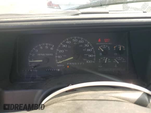 1998 GMC Sierra 1500 z VIN 1GTEC14M1WZ510653, wystawiony jako Copart lot #46268765 z przebiegiem 177 385 mil mil oraz Szkoda całkowita • Salvage title. Historia ofert i sprzedaży dostępna na DreamBid. Obrazek 9.