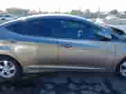 2015 Hyundai Elantra SE z VIN 5NPDH4AE2FH606617, wystawiony jako IAAI lot #43347992 z przebiegiem 110 281 mil mil oraz . Historia ofert i sprzedaży dostępna na DreamBid. Obrazek 13.